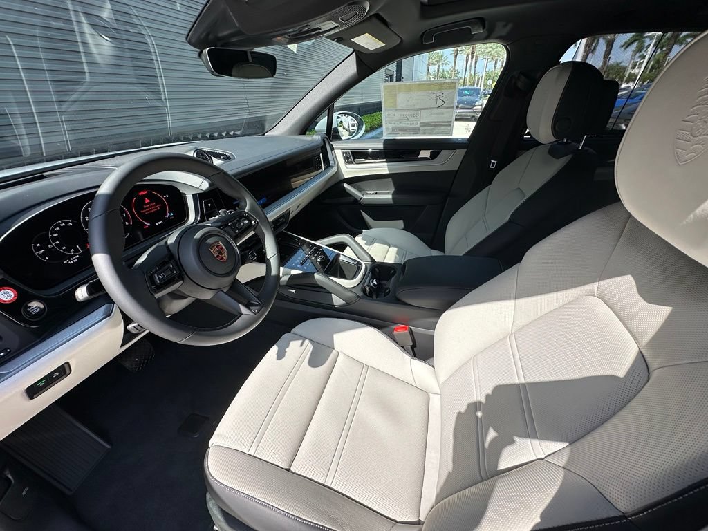 Used 2026 Porsche Cayenne E-Hybrid AWD/4WD image 4
