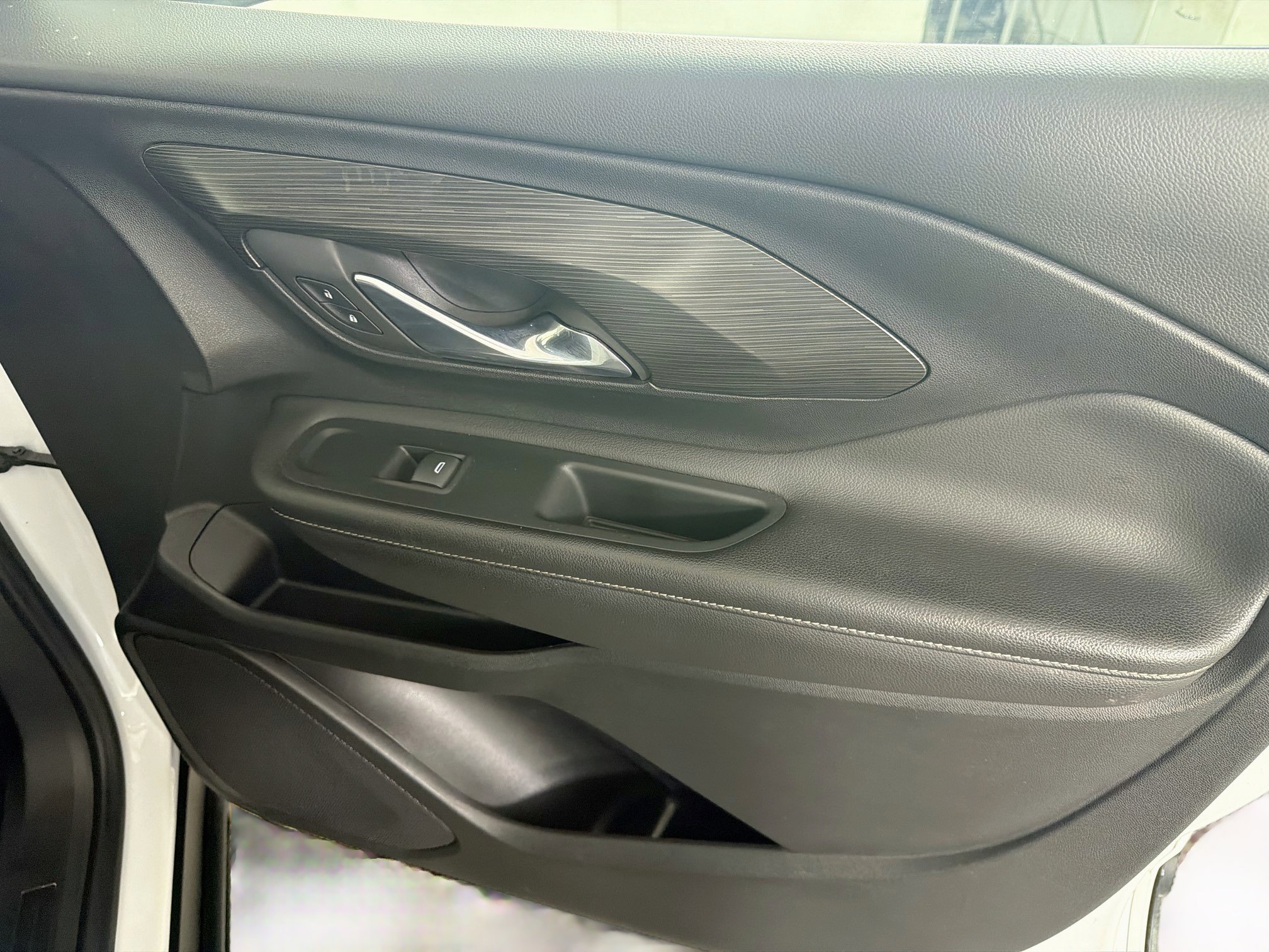Used 2023 GMC Terrain SLT FWD image 31