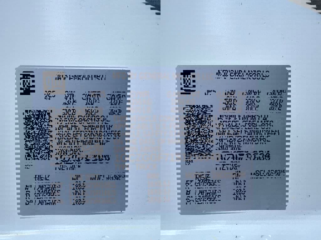 New 2025 Chevrolet Express 3500 w/ Driver Convenience Package RWD image 23