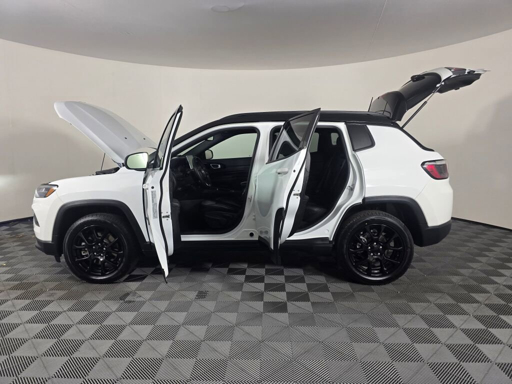 Used 2023 Jeep Compass Altitude image 18