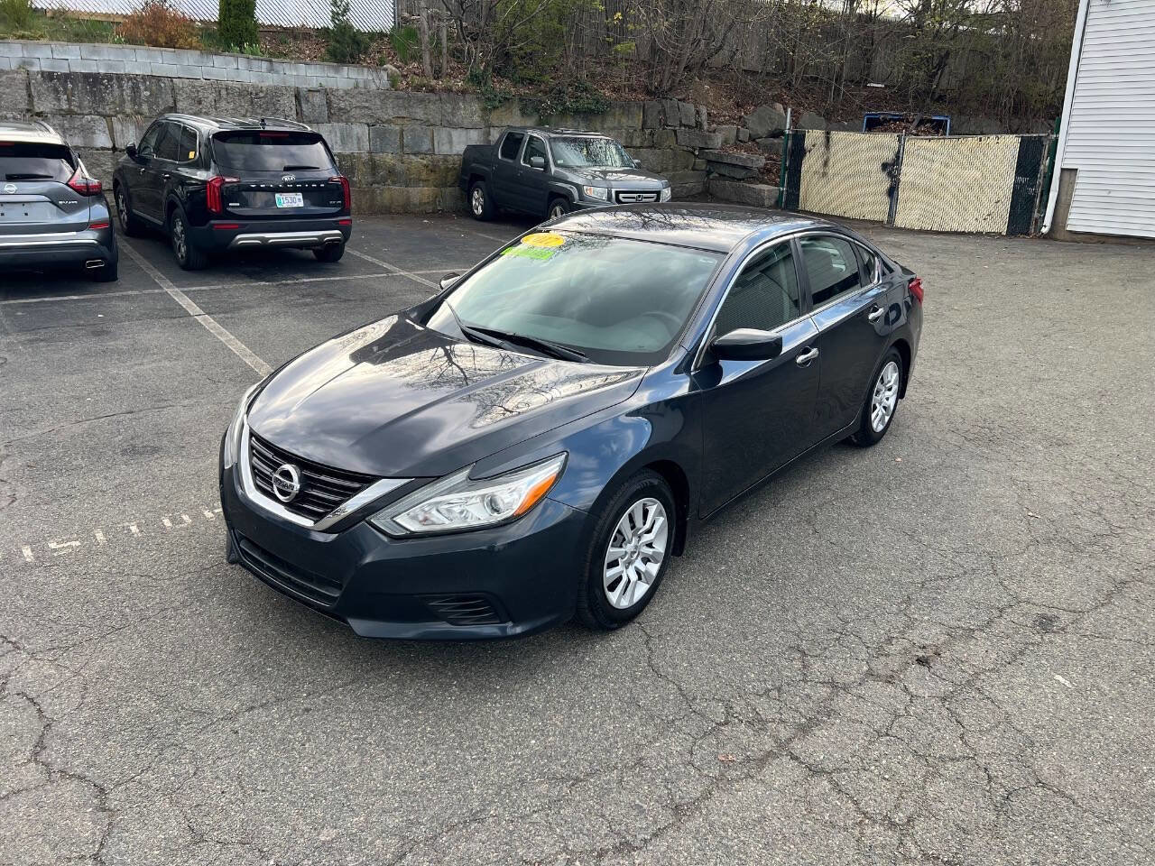 Used 2017 Nissan Altima 2.5 S w/ Power Driver Seat Package FWD image 2