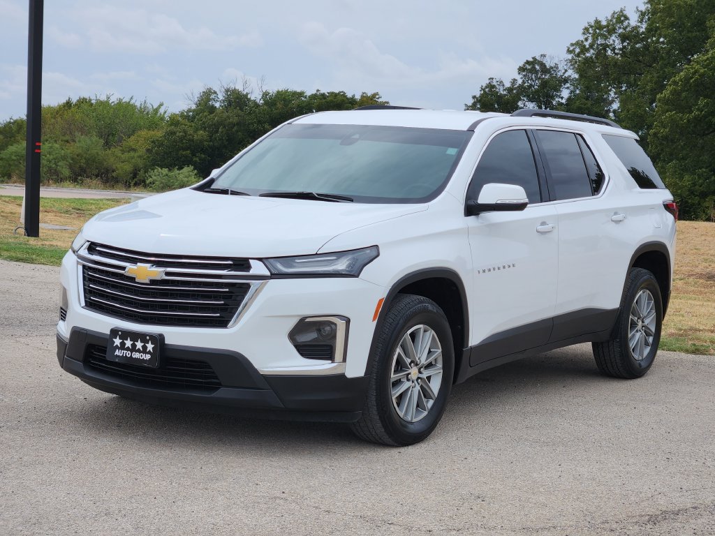 Used 2023 Chevrolet Traverse LT FWD image 3