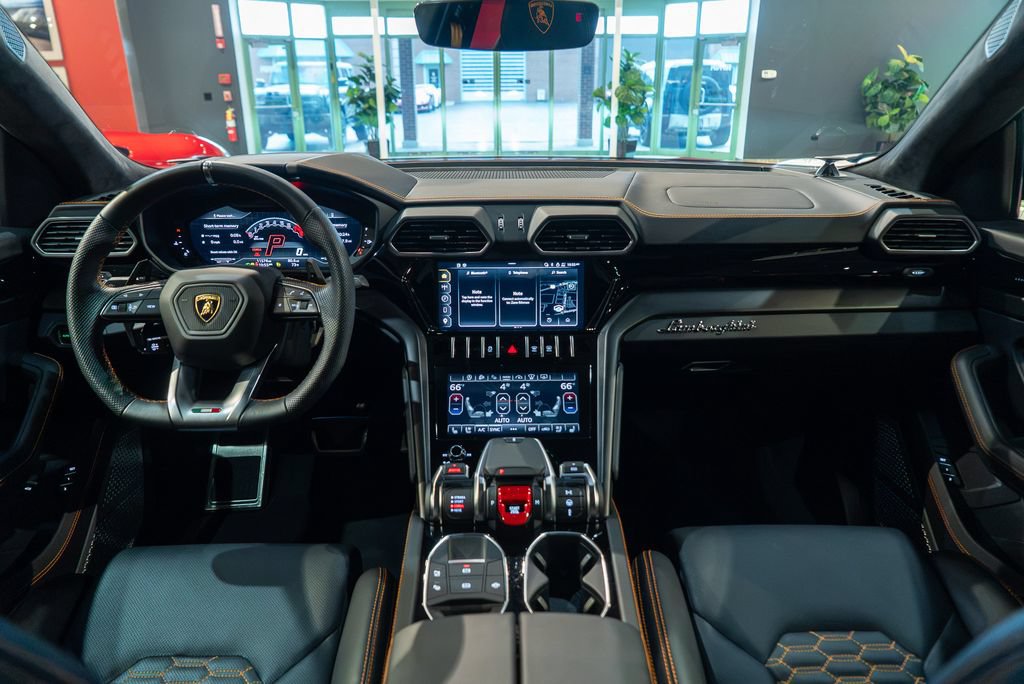 Used 2024 Lamborghini Urus S AWD/4WD image 31