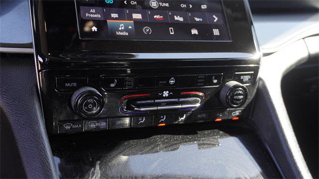 Certified 2023 Jeep Grand Cherokee Laredo w/ Luxury Tech Group I image 23