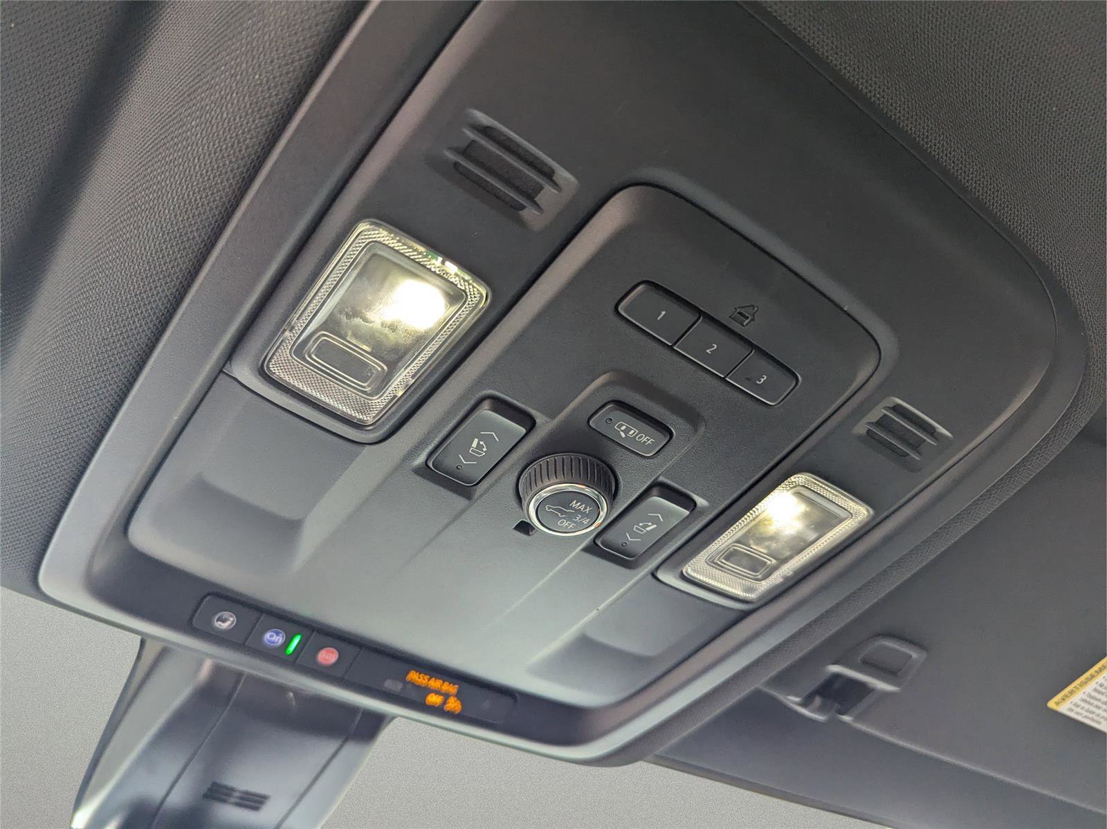 Used 2022 GMC Yukon XL SLT w/ SLT Luxury Package image 22