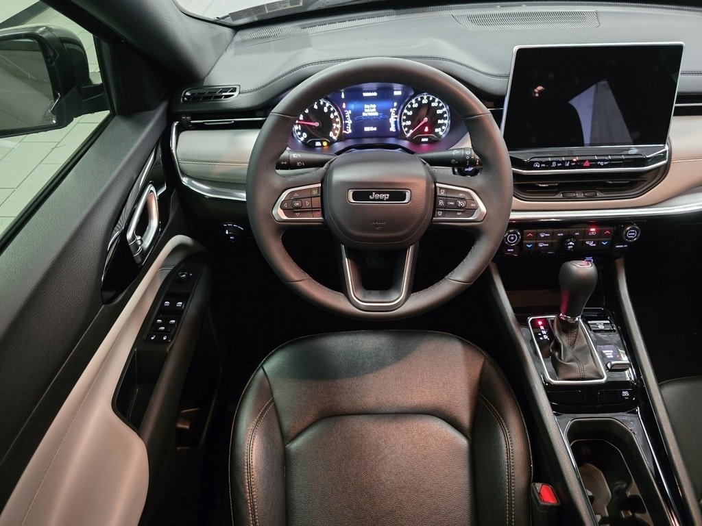 Used 2024 Jeep Compass Limited image 24