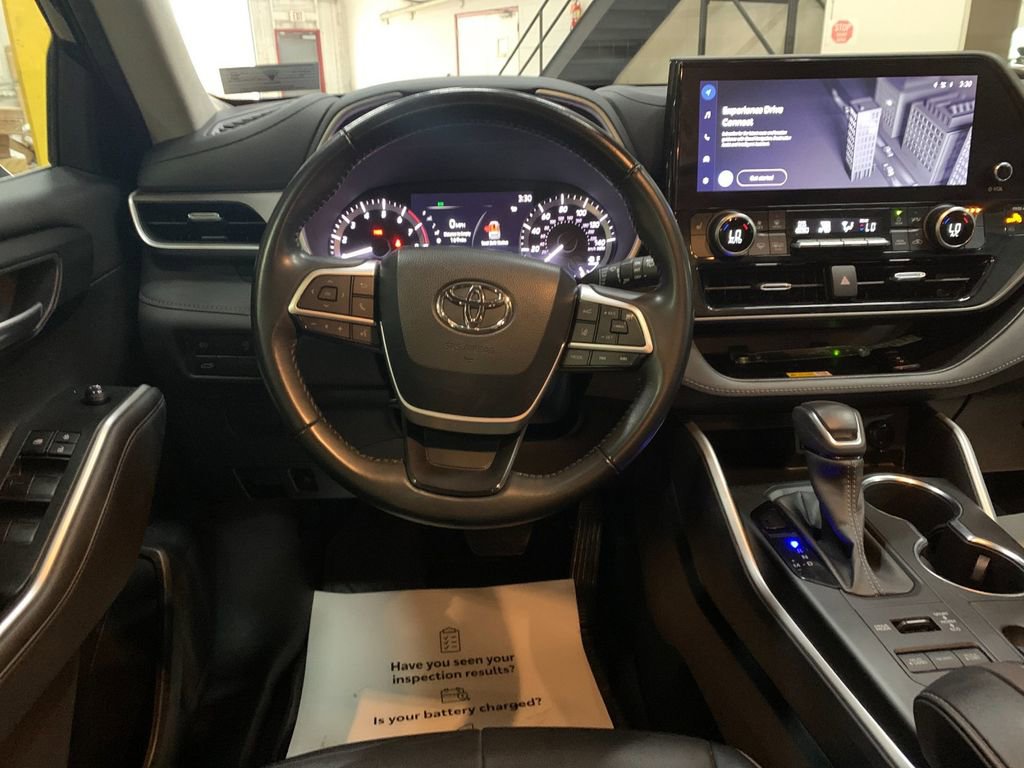 Used 2023 Toyota Highlander XLE image 17