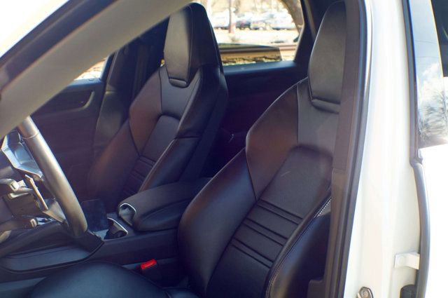 Used 2023 Porsche Cayenne image 18