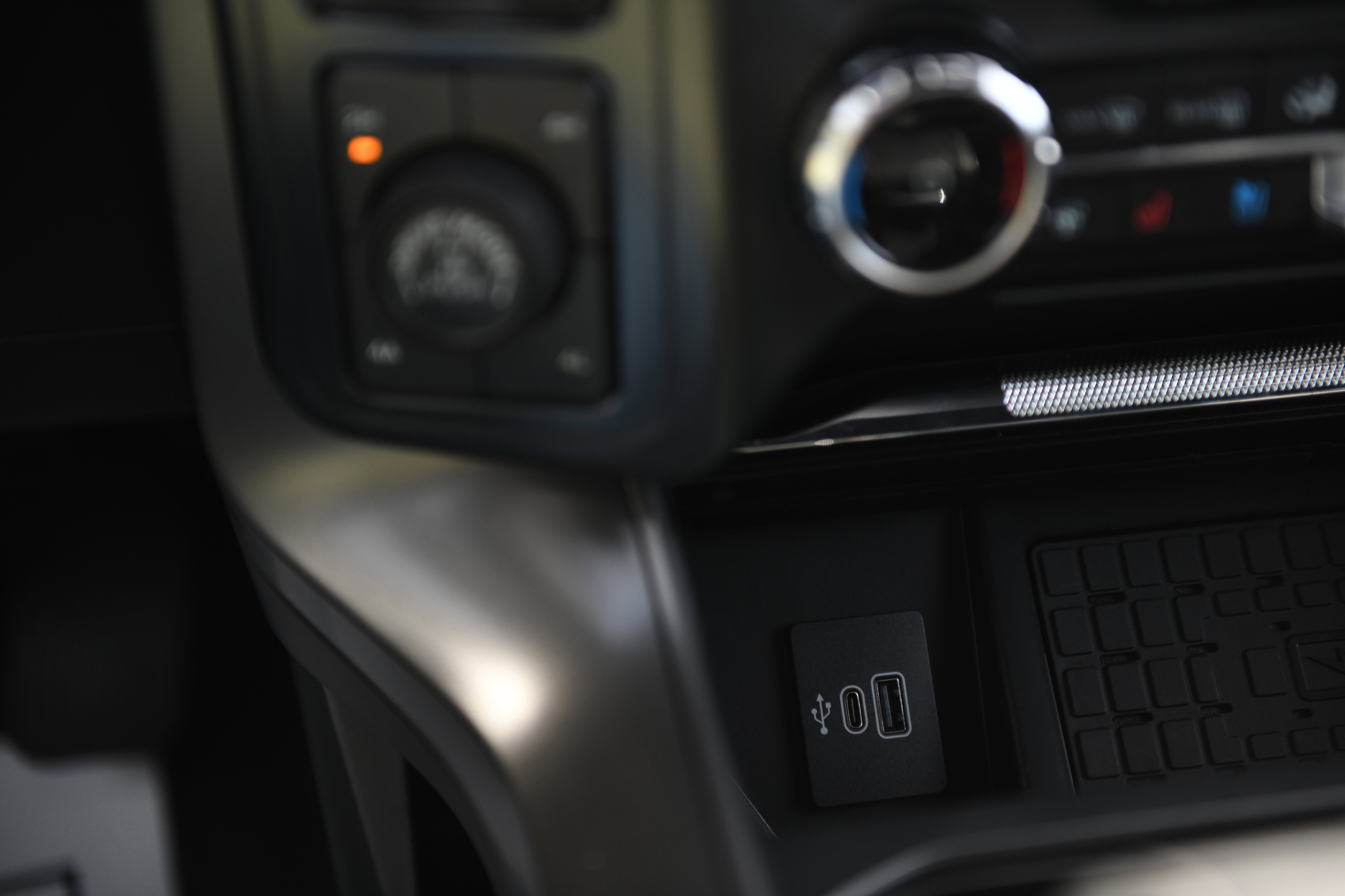 New 2025 Ford F150 Lariat w/ Equipment Group 502A High image 35