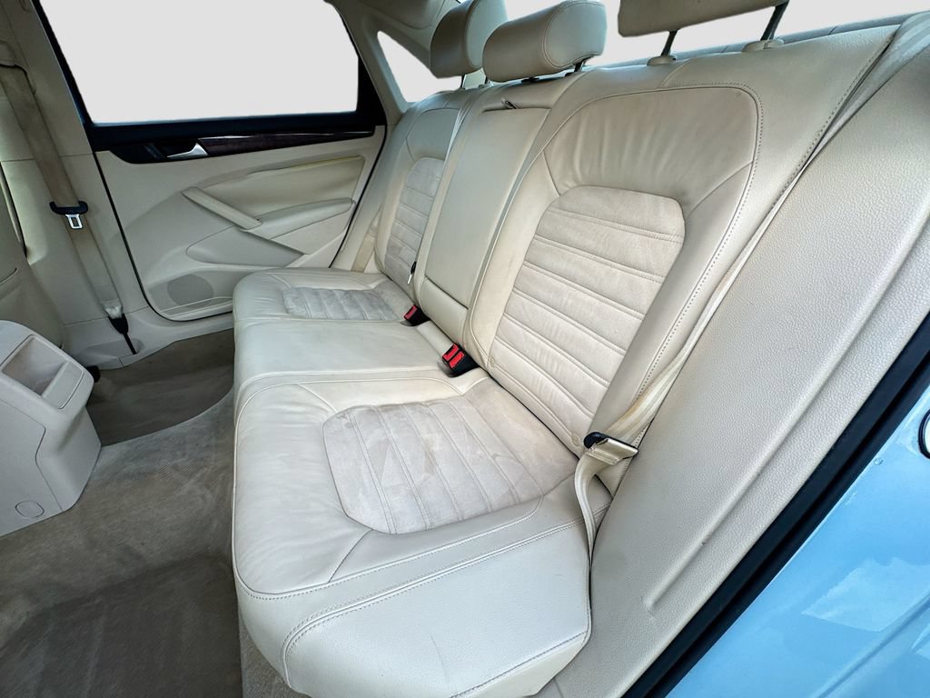 Used 2012 Volkswagen Passat TDI SEL Premium FWD image 28