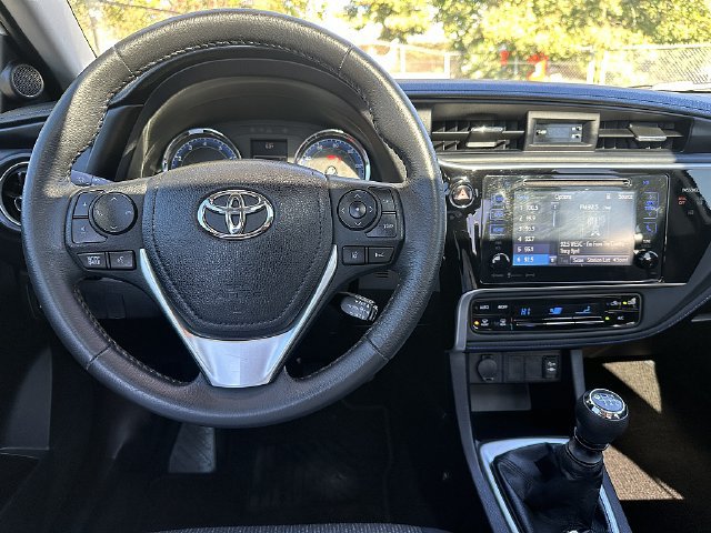 Used 2017 Toyota Corolla SE w/ Carpet Mat Package (TMS) FWD image 17