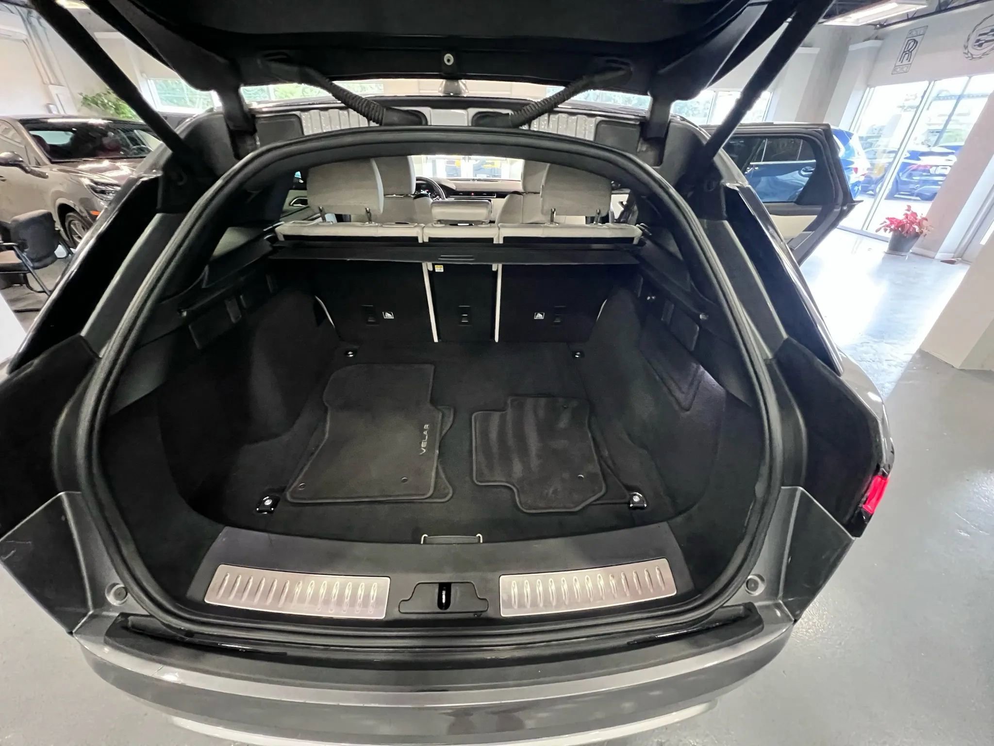 Used 2020 Land Rover Range Rover Velar R-Dynamic S image 20