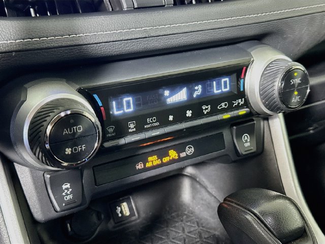 Used 2024 Toyota RAV4 XLE FWD image 19