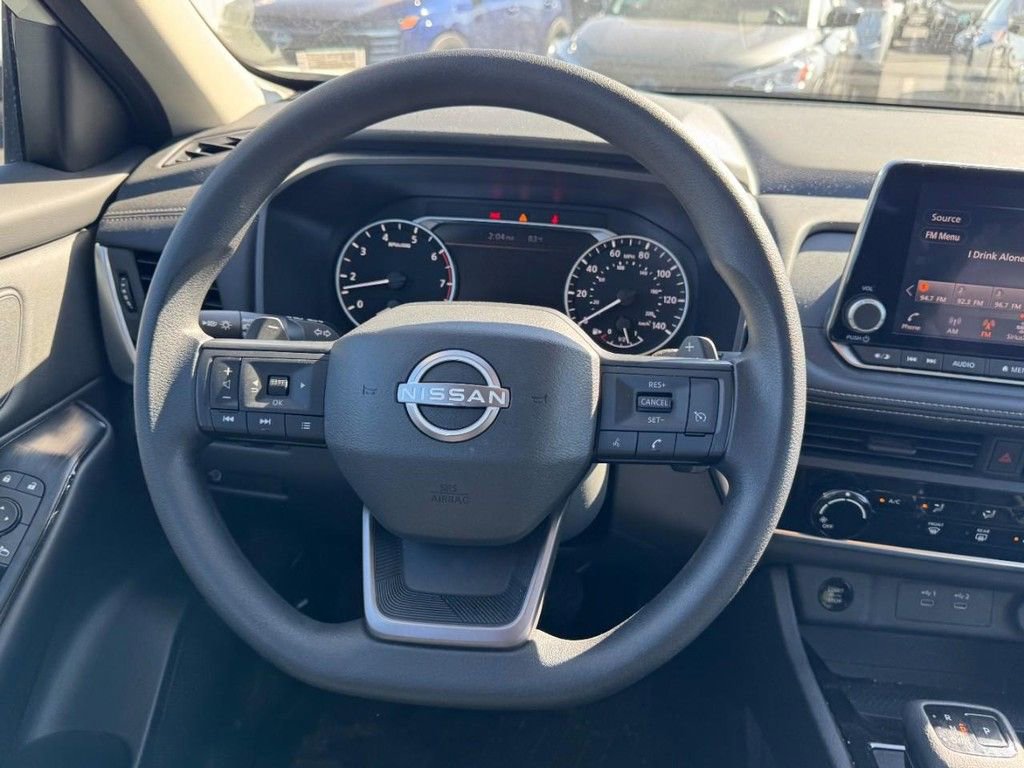 Used 2025 Nissan Rogue S image 12