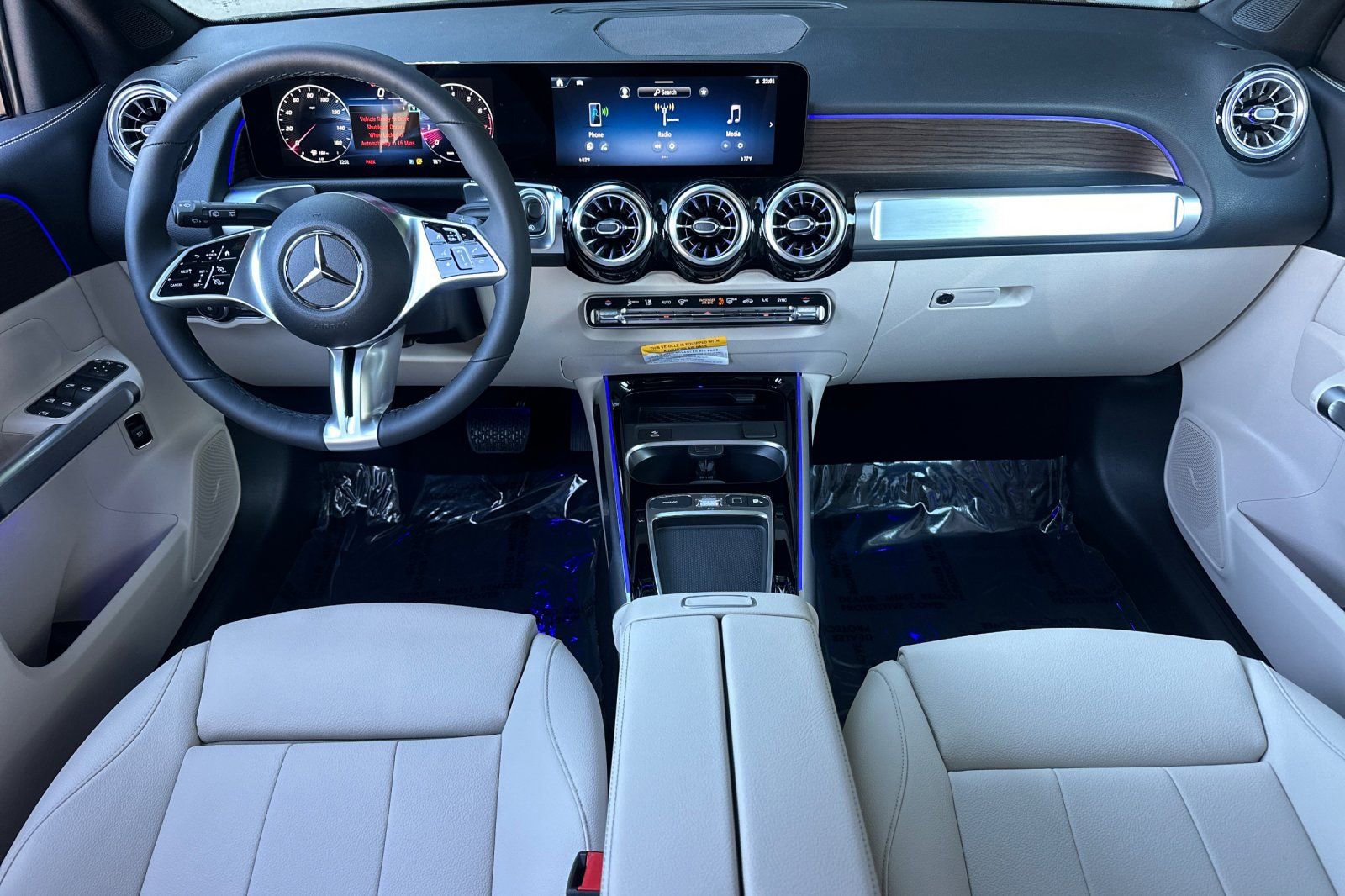 New 2026 Mercedes-Benz GLB 250 image 2