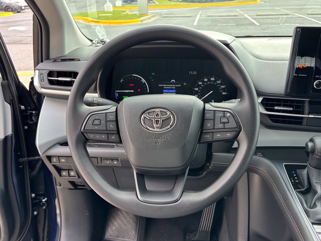New 2026 Toyota Sienna LE FWD image 18
