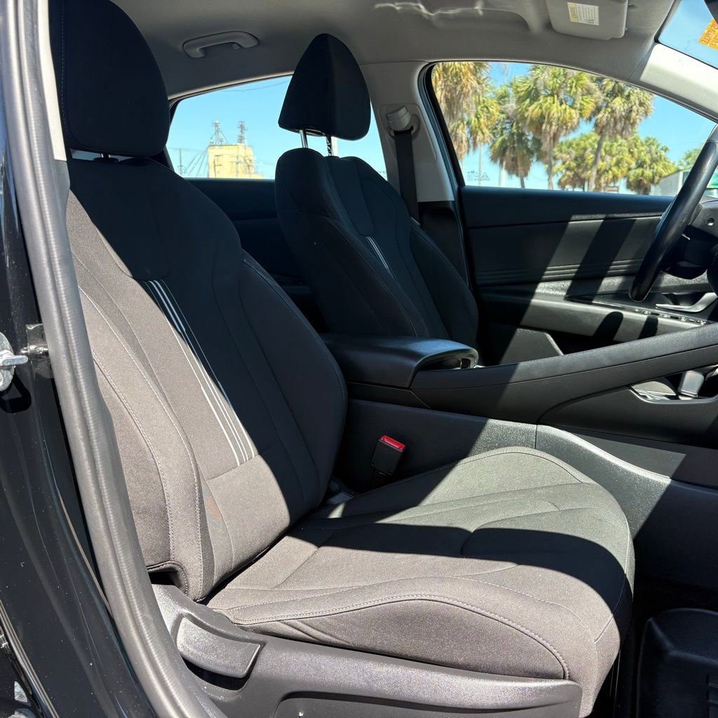 Used 2022 Hyundai Elantra SEL w/ Convenience Package image 17