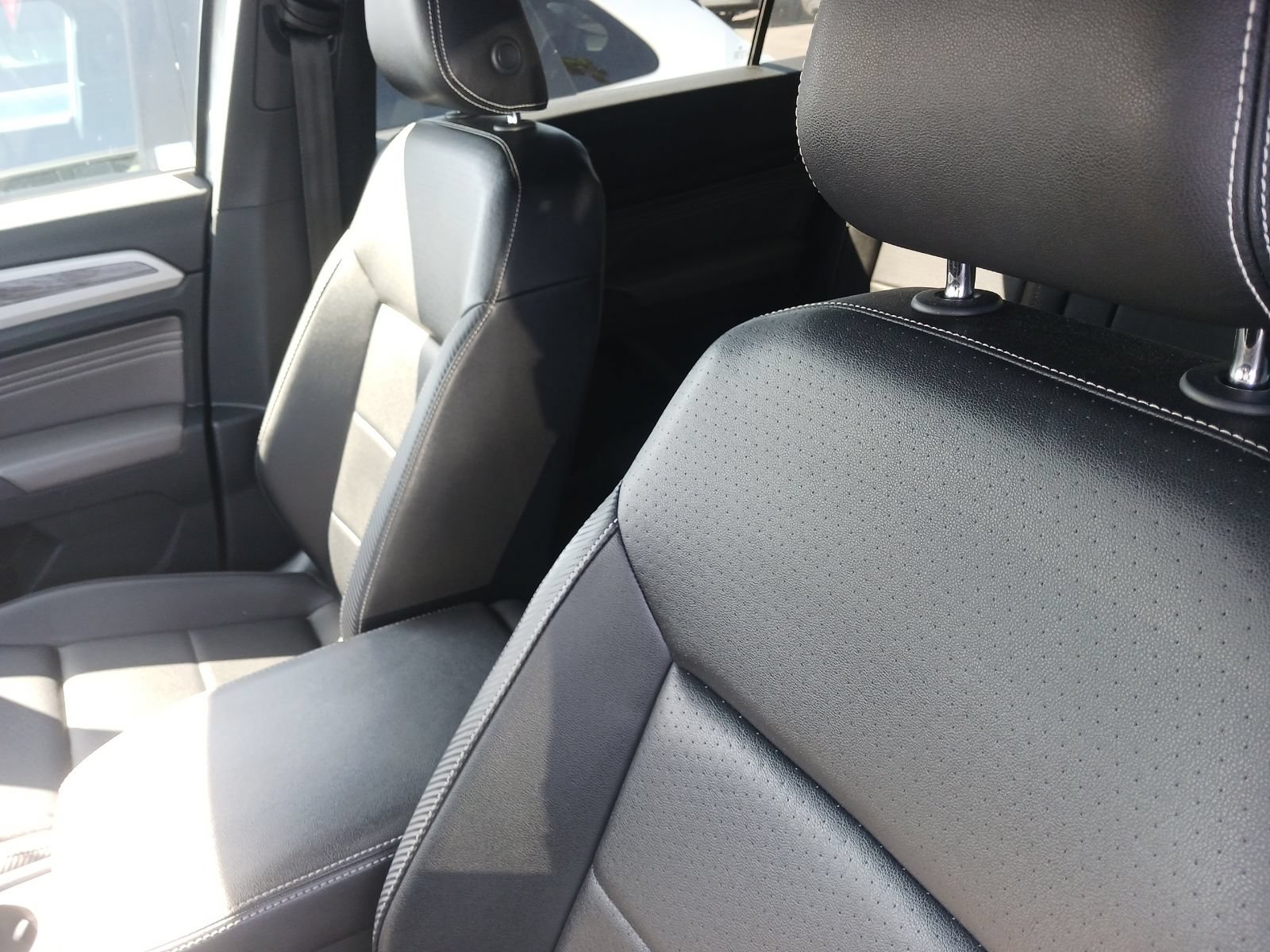 Used 2021 Volkswagen Atlas Cross Sport SE w/ Panoramic Sunroof Package FWD image 5