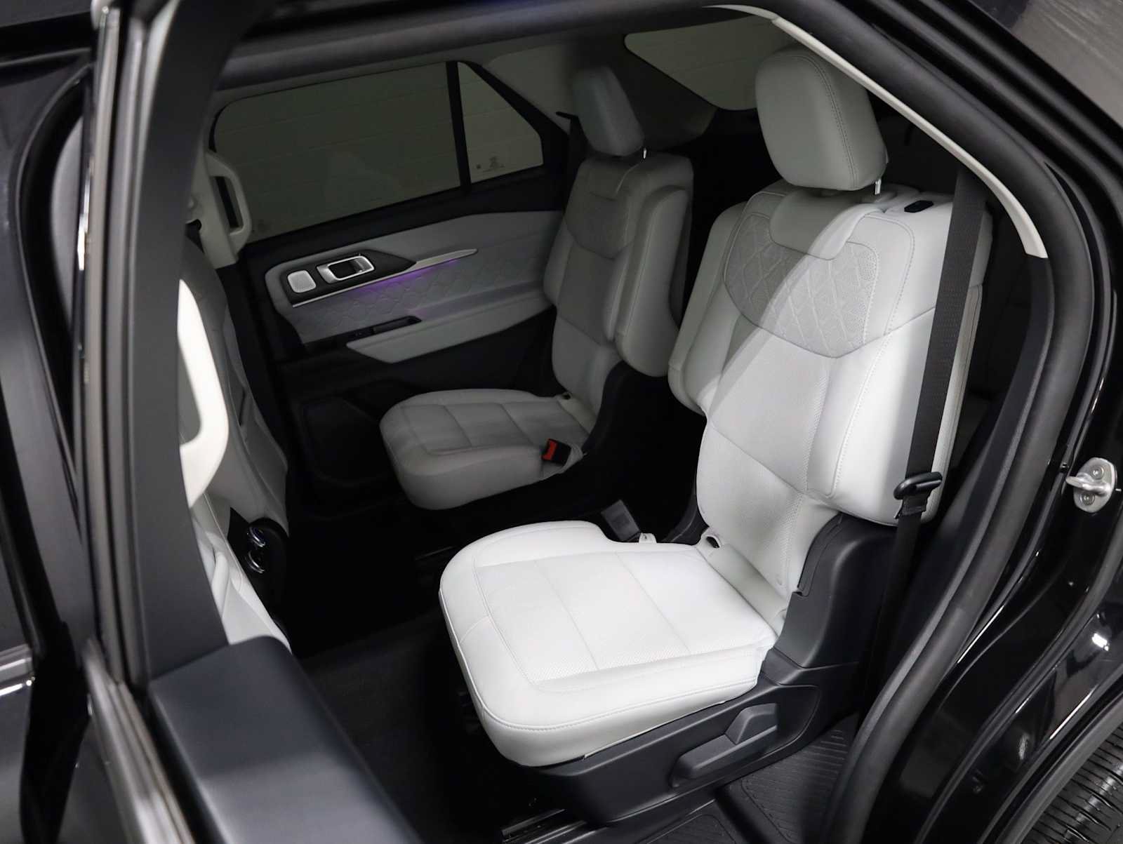 Used 2025 Ford Explorer Platinum w/ LUX Leather Package AWD/4WD image 34
