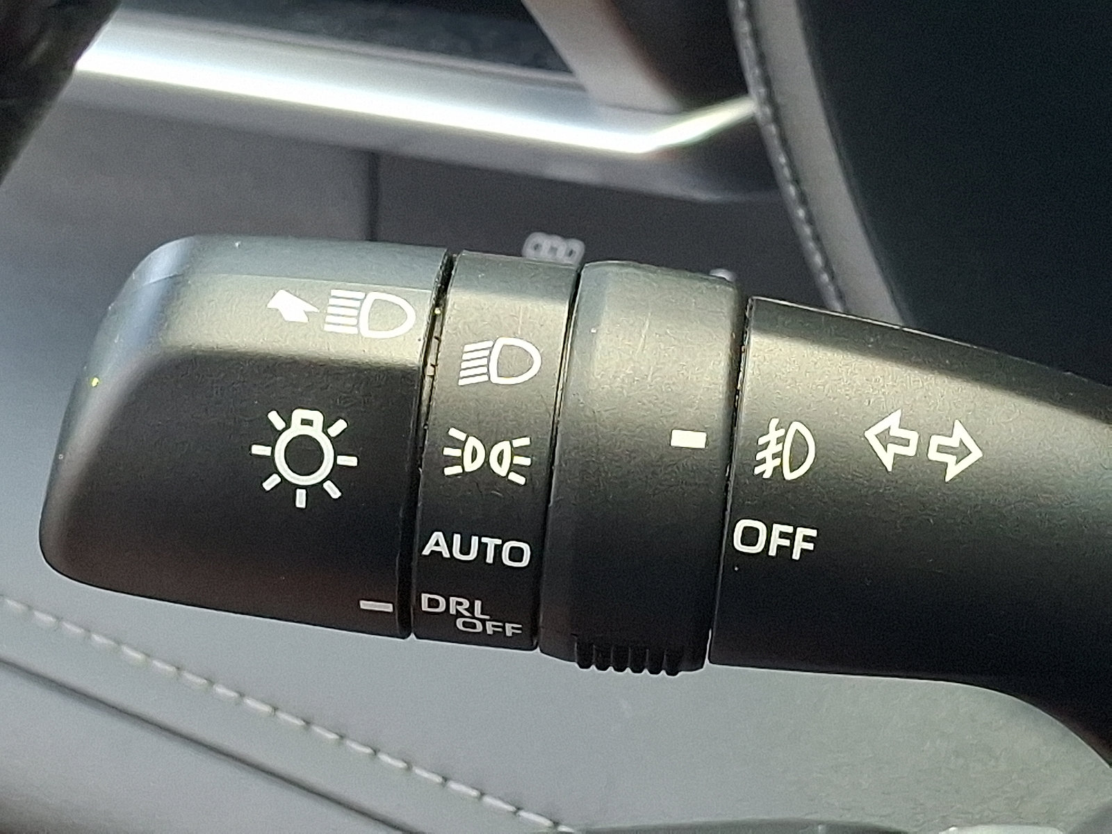 Used 2025 Toyota Highlander LE AWD/4WD image 25