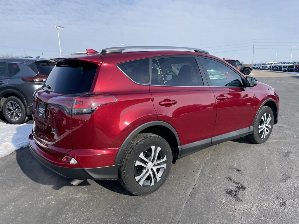 Used 2018 Toyota RAV4 LE image 4