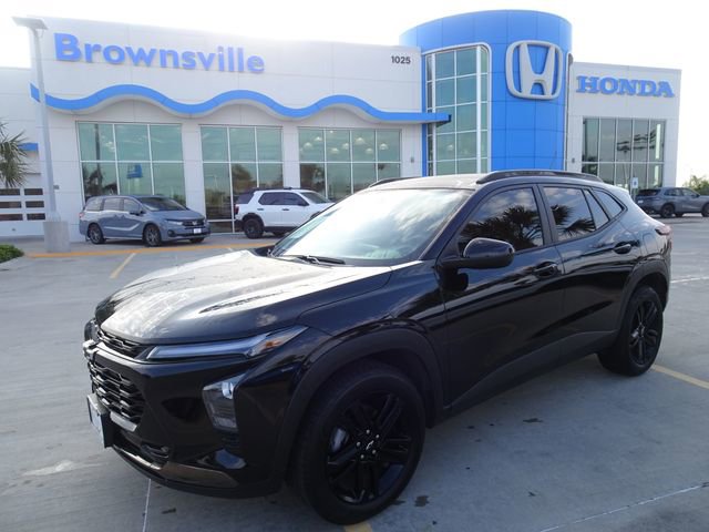 Used 2025 Chevrolet Trax ACTIV w/ Driver Confidence Package FWD image 1