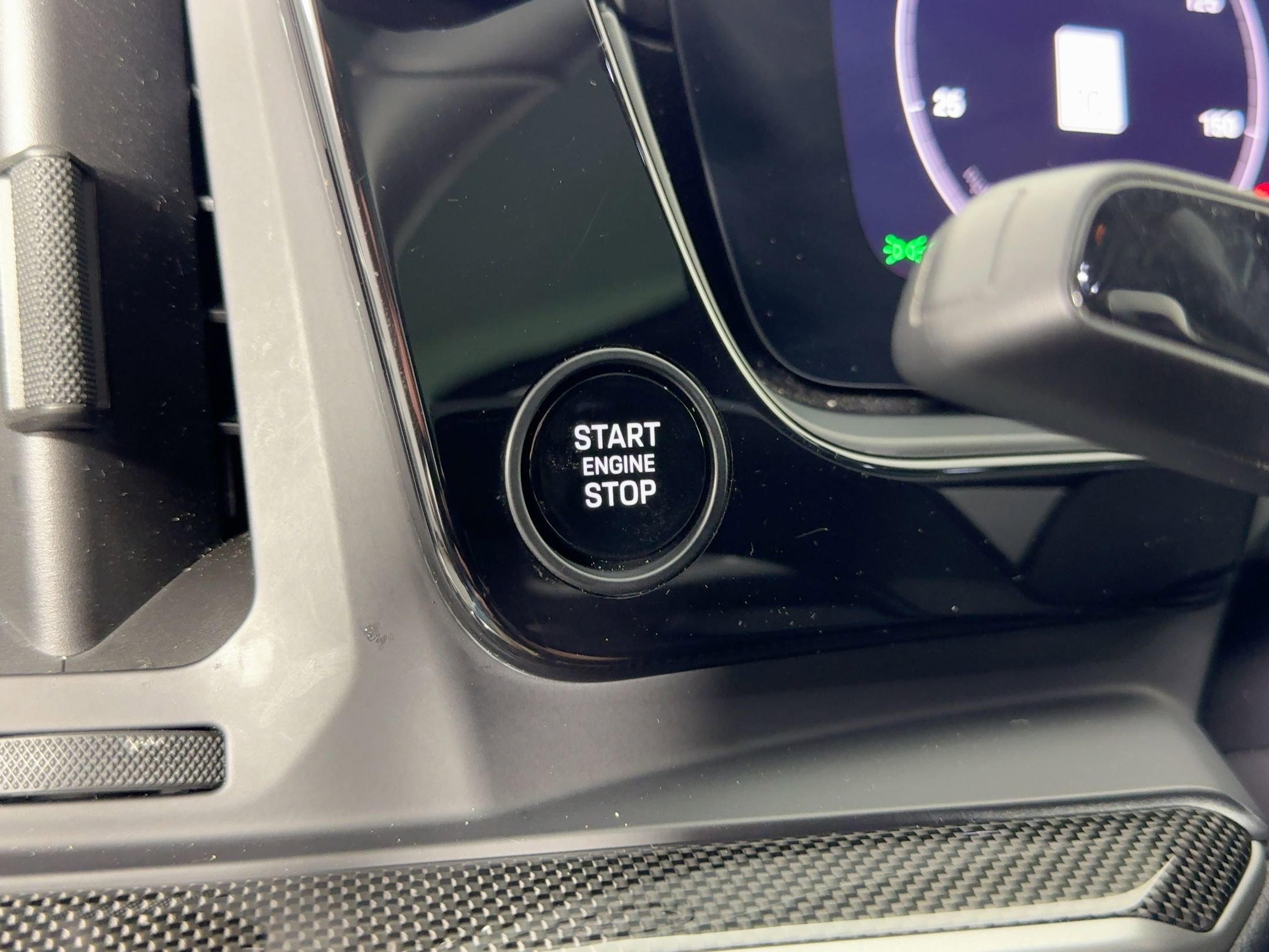 Certified 2025 Porsche Cayenne Coupe image 26