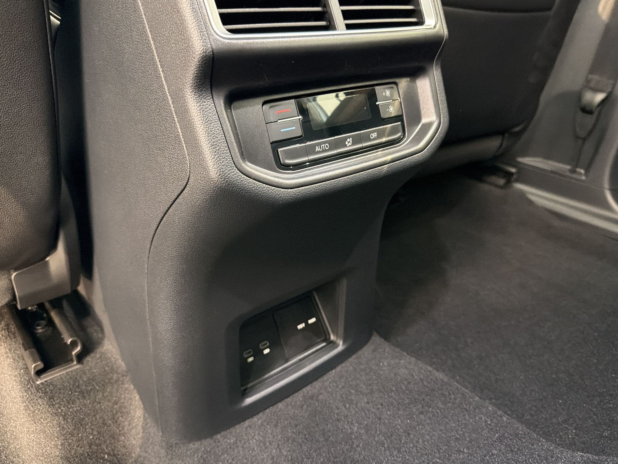 New 2026 Volkswagen Atlas SE FWD image 31