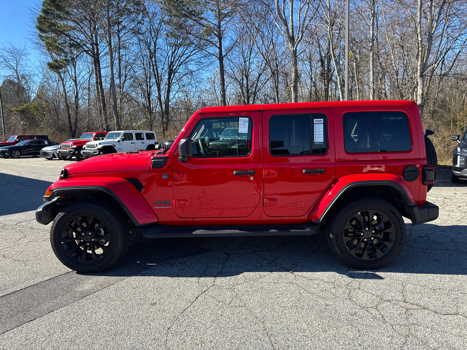 Used 2025 Jeep Wrangler Sahara image 8