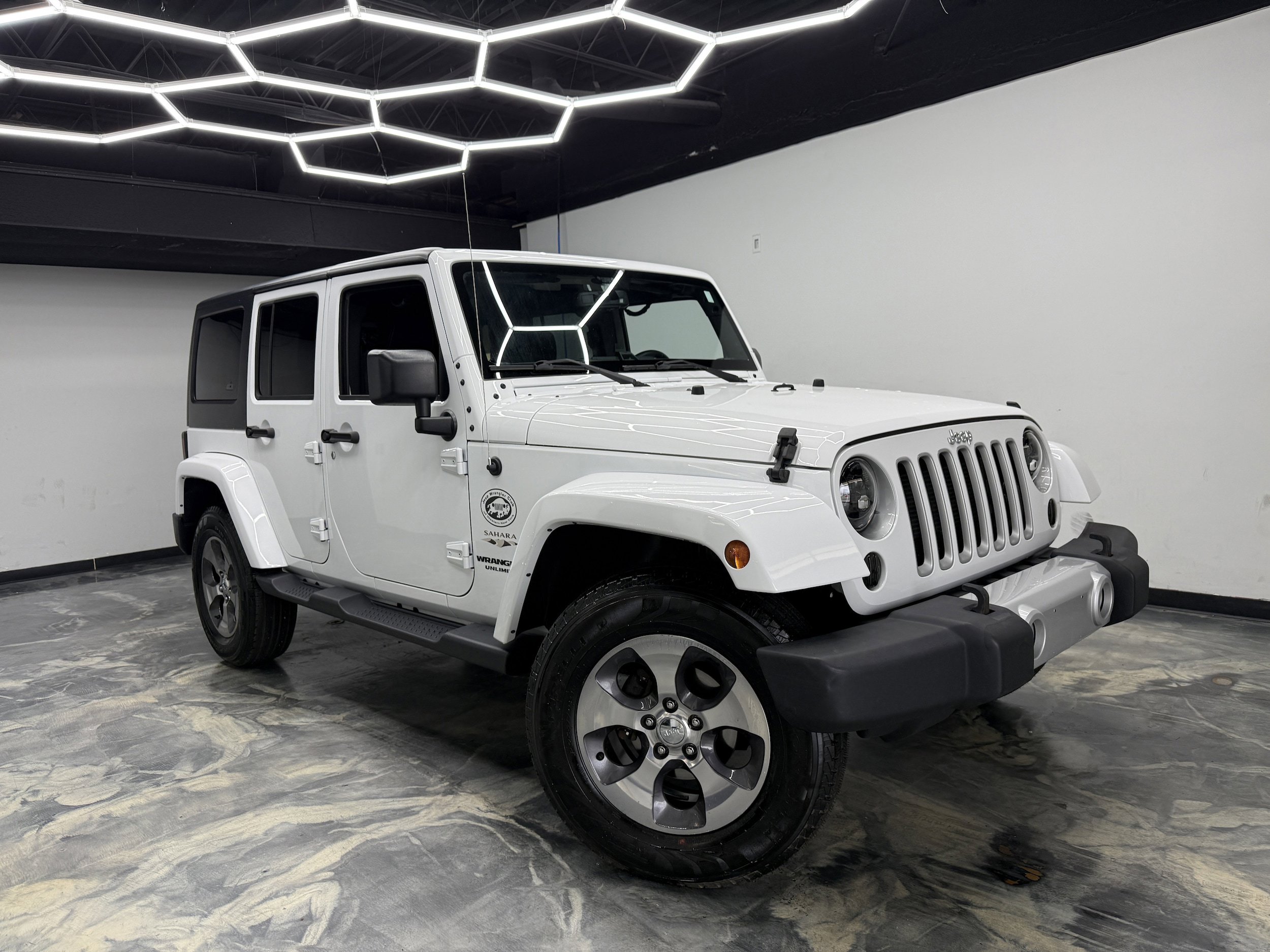 Used 2017 Jeep Wrangler Unlimited Sahara w/ Max Tow Package AWD/4WD image 6
