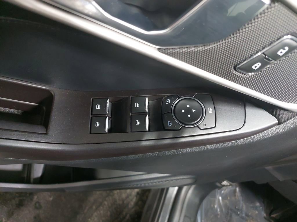 Used 2020 Ford Explorer XLT image 30