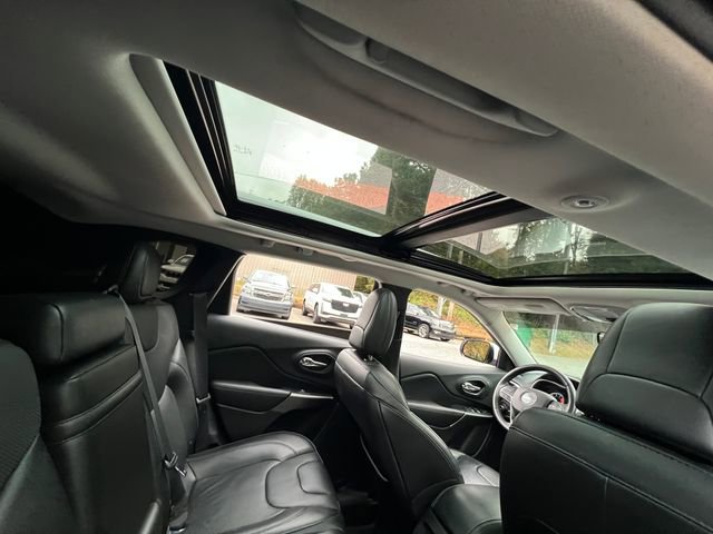 Used 2019 Jeep Cherokee Limited image 34