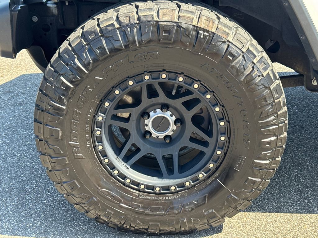 Used 2018 Jeep Wrangler Unlimited Sahara image 11