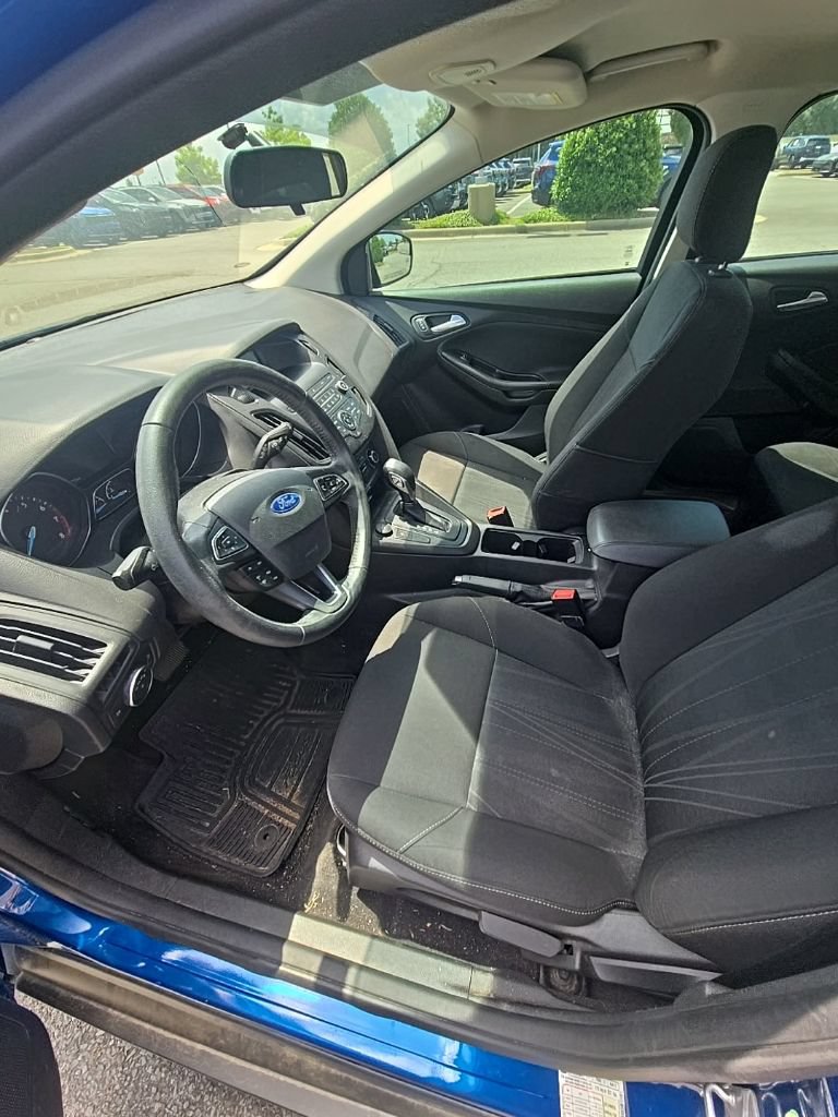 Used 2018 Ford Focus SE w/ Cold Weather Package FWD image 12
