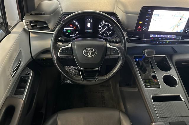 Used 2021 Toyota Sienna XSE FWD image 16