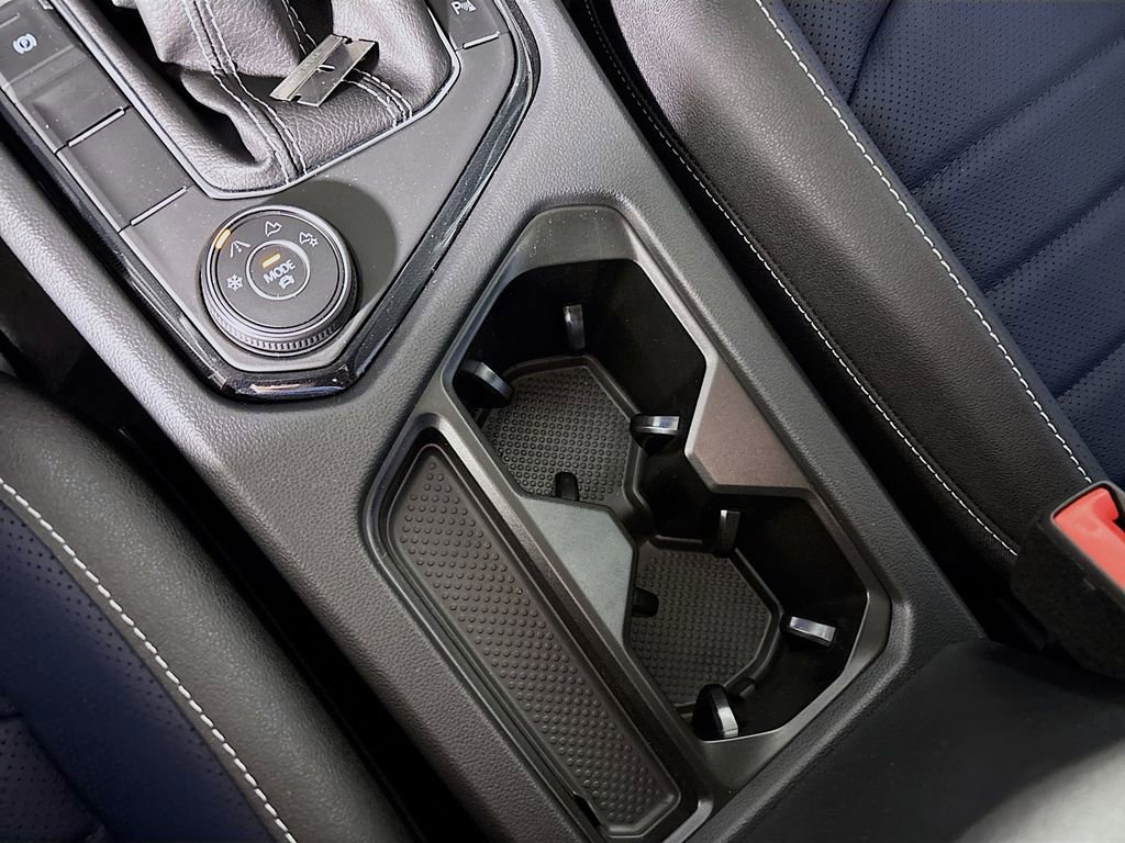 New 2025 Volkswagen Taos SEL image 15