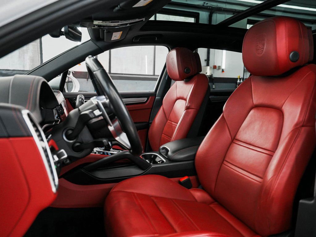 Used 2023 Porsche Cayenne image 30