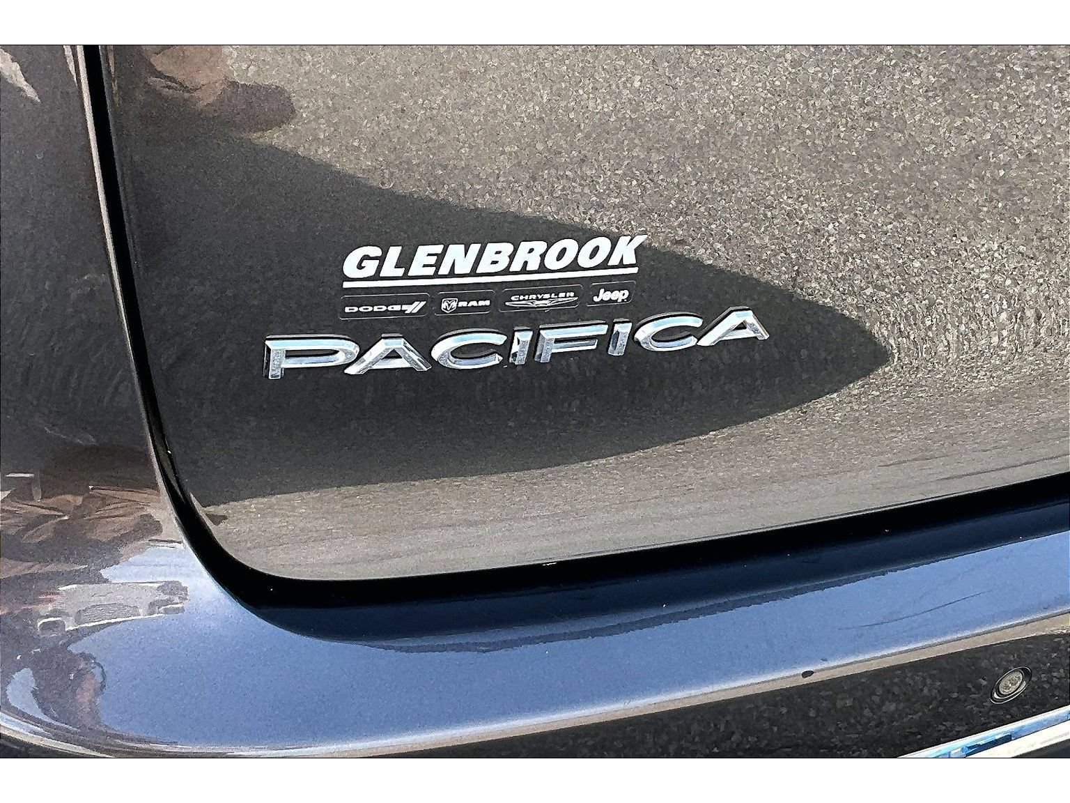 Used 2022 Chrysler Pacifica Limited FWD image 39