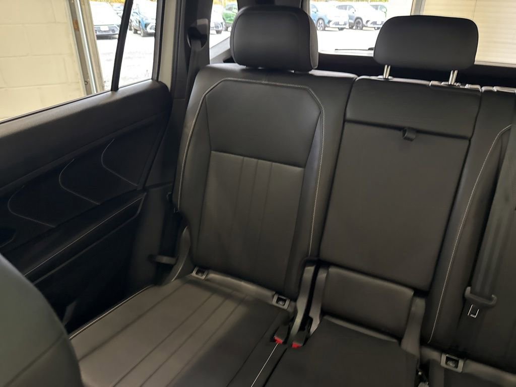 Used 2023 Volkswagen Tiguan SE R-Line image 15