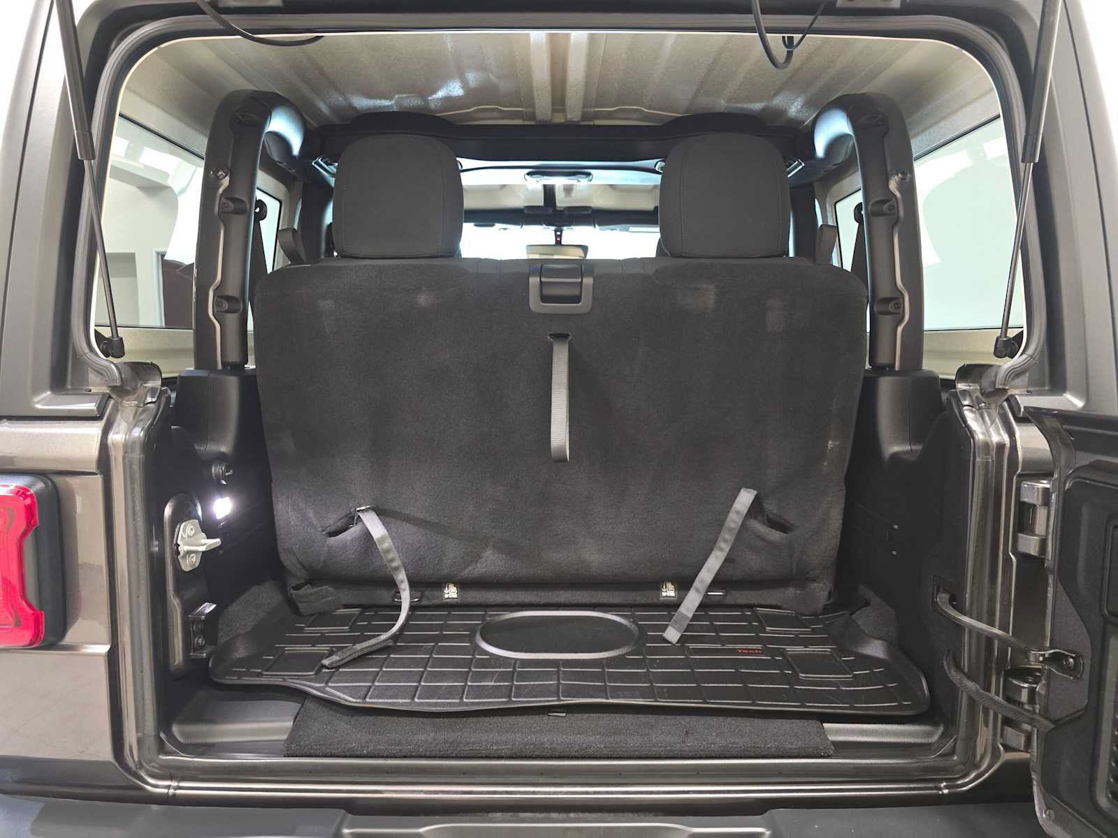 Used 2018 Jeep Wrangler Rubicon AWD/4WD image 28