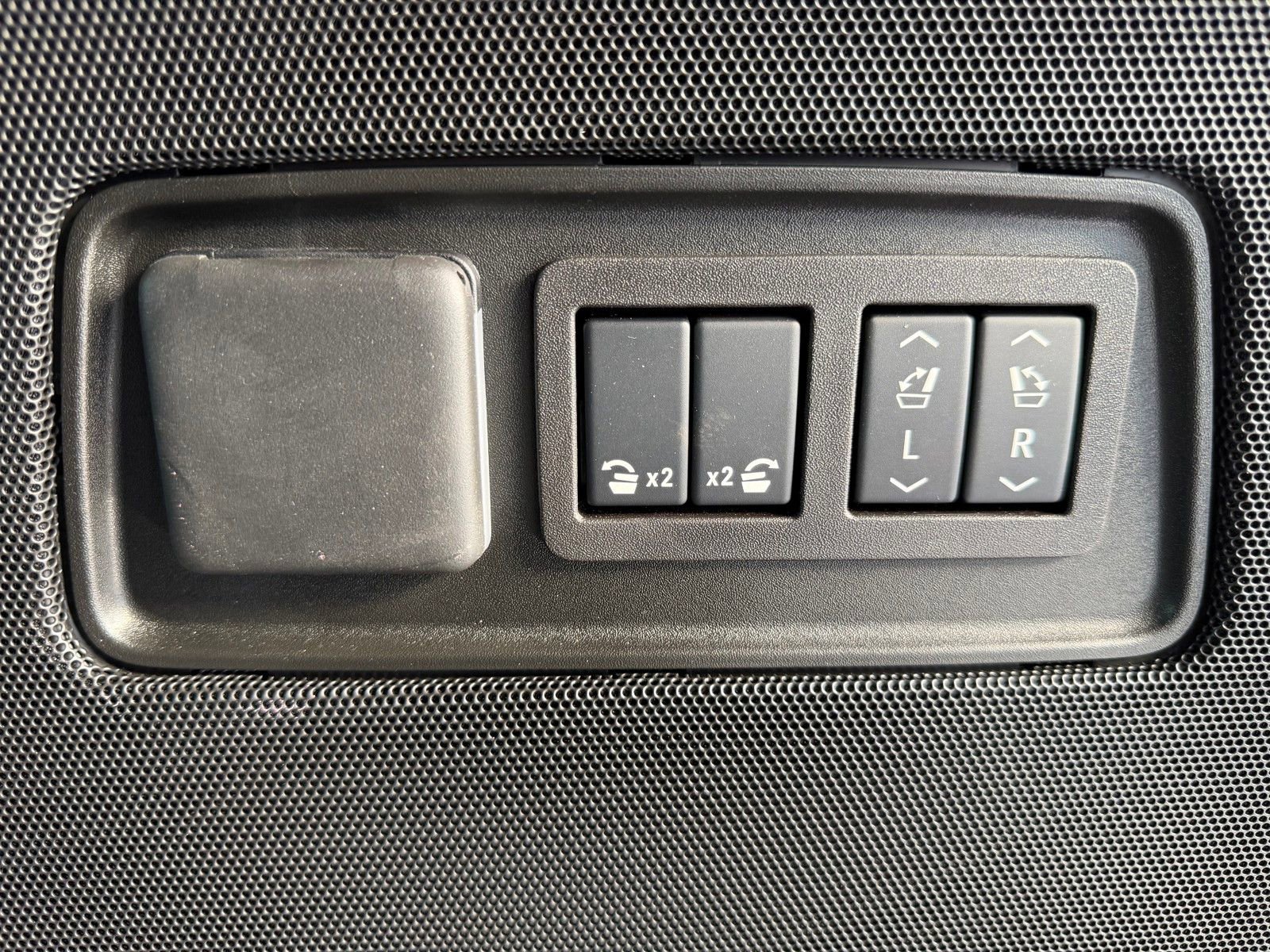 Used 2025 Cadillac Escalade ESV Sport w/ Touring Package image 38