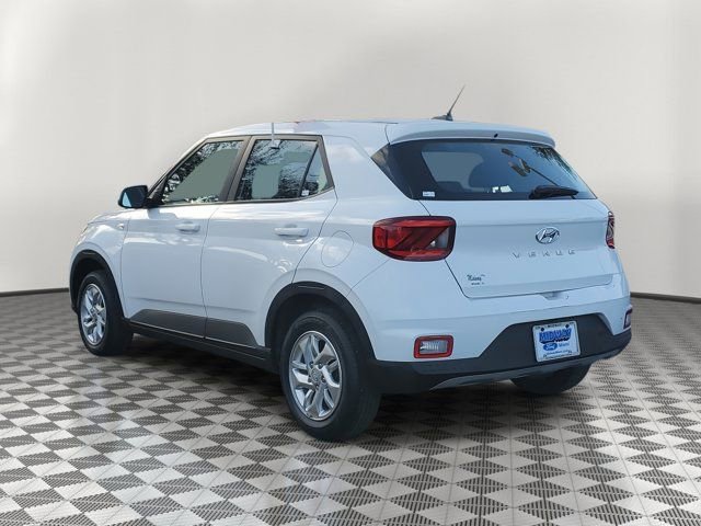 Used 2023 Hyundai Venue SE image 4