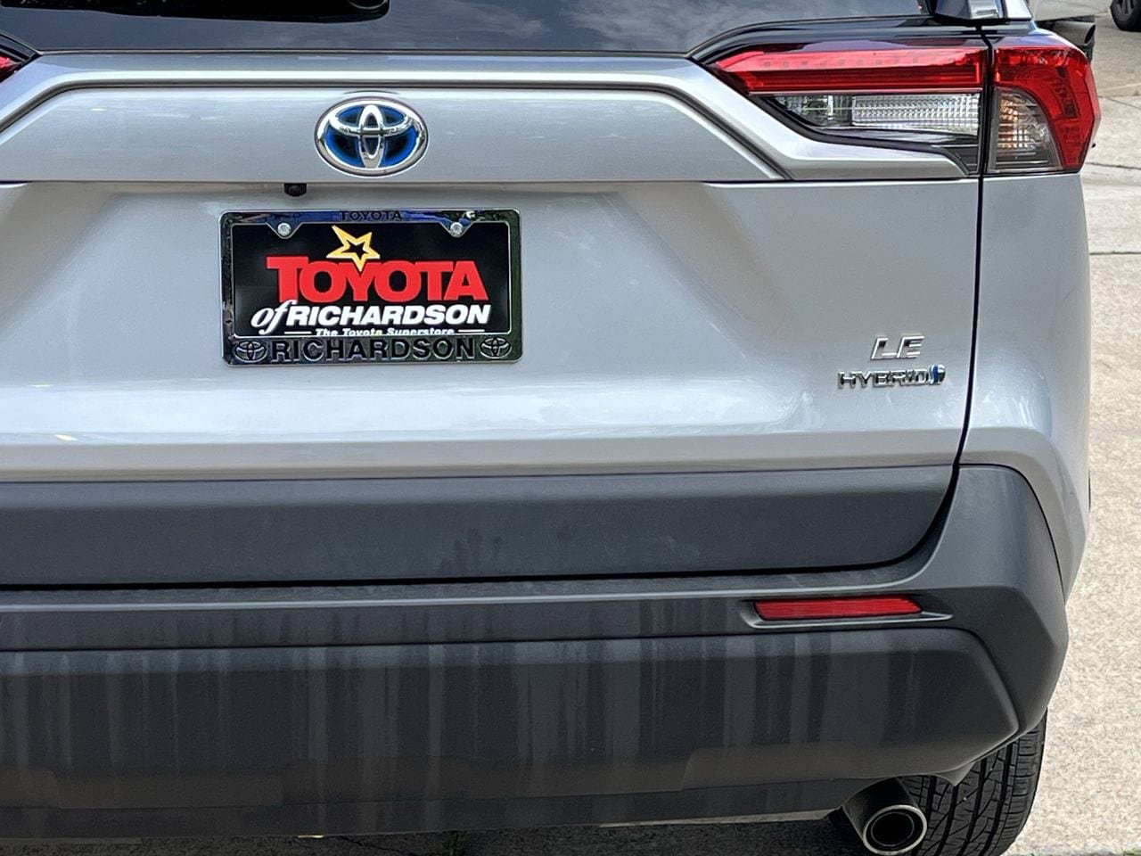 Used 2024 Toyota RAV4 LE AWD/4WD image 5