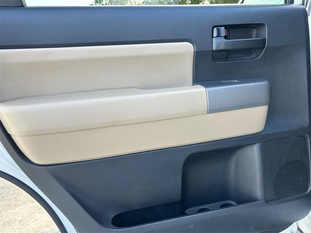 Used 2015 Toyota Sequoia SR5 image 27