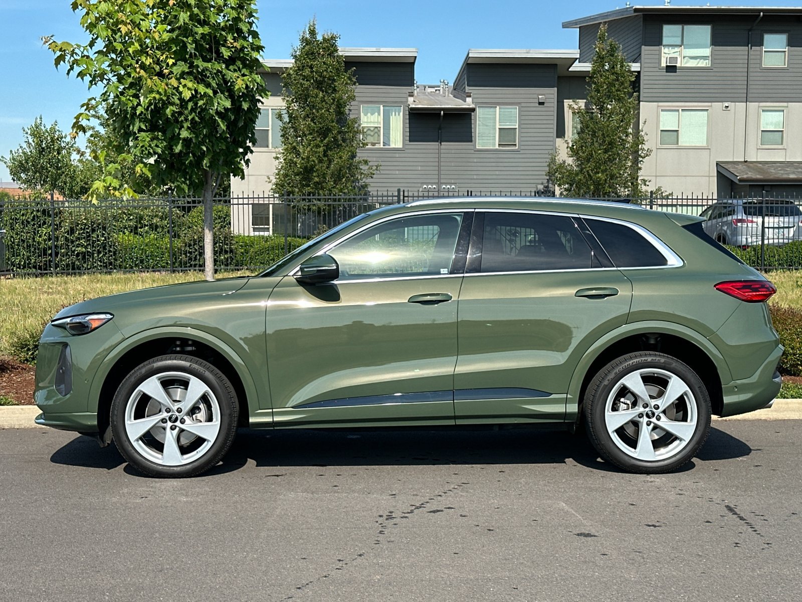 Used 2025 Audi Q5 Premium Plus w/ Premium Plus AWD/4WD image 6