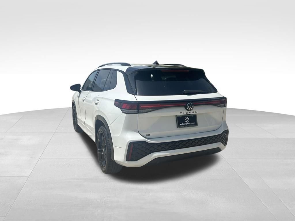 New 2026 Volkswagen Tiguan SE R-Line FWD image 3