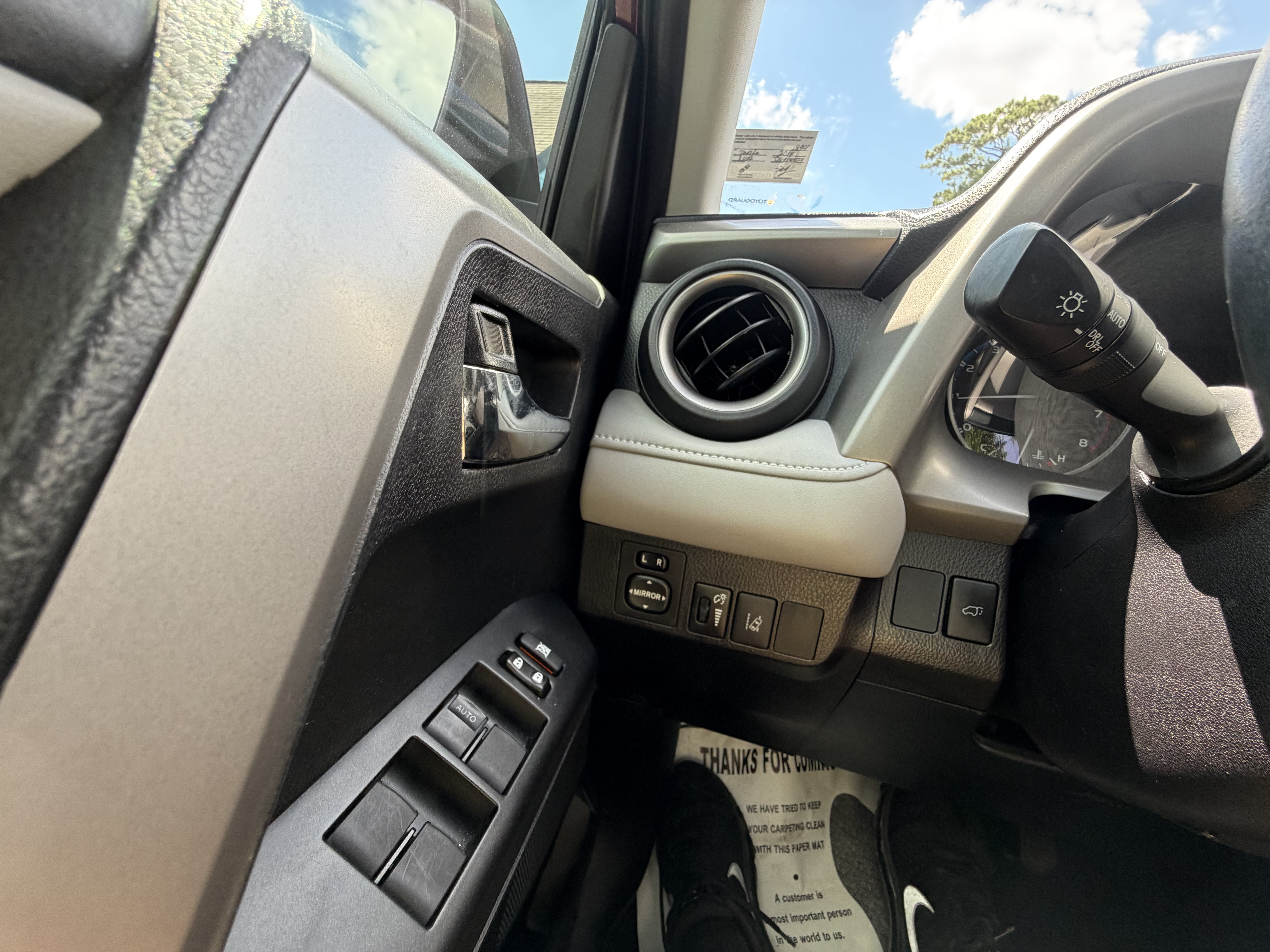 Used 2018 Toyota RAV4 XLE FWD image 26