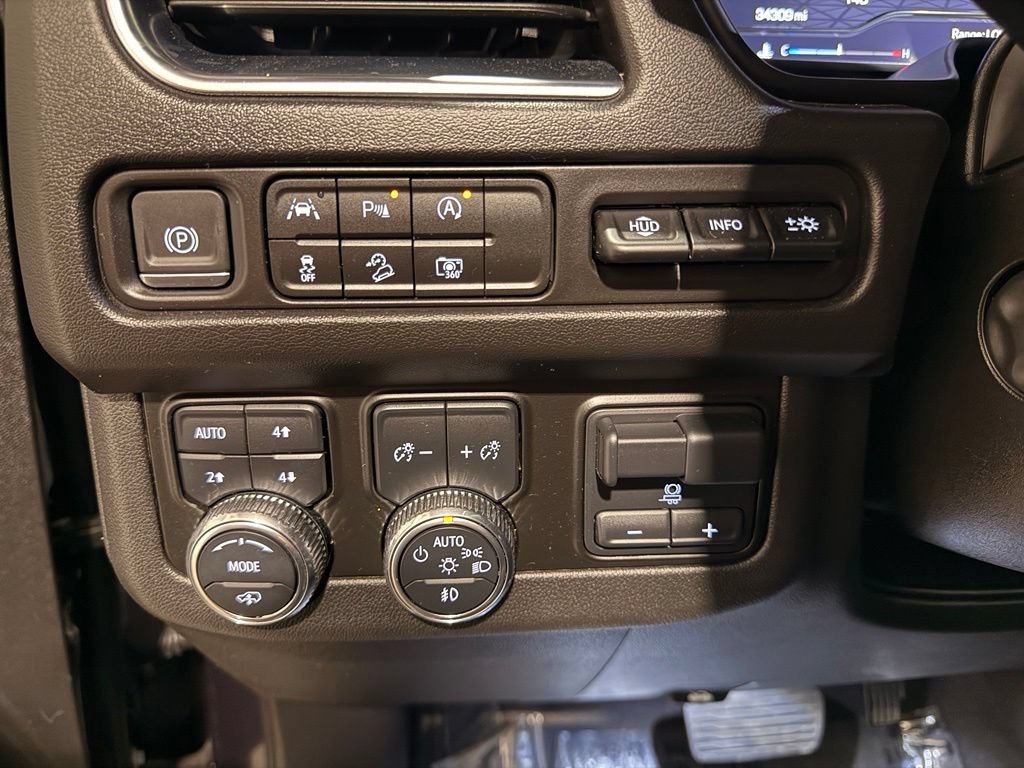 Used 2024 GMC Yukon AT4 w/ AT4 Premium Plus Package AWD/4WD image 18
