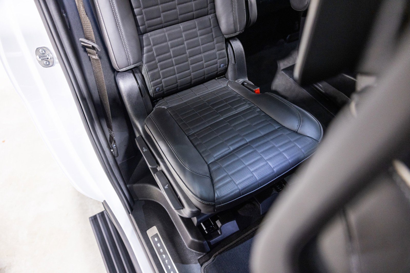 Used 2026 Cadillac Escalade V w/ LPO, ONYX Package AWD/4WD image 32