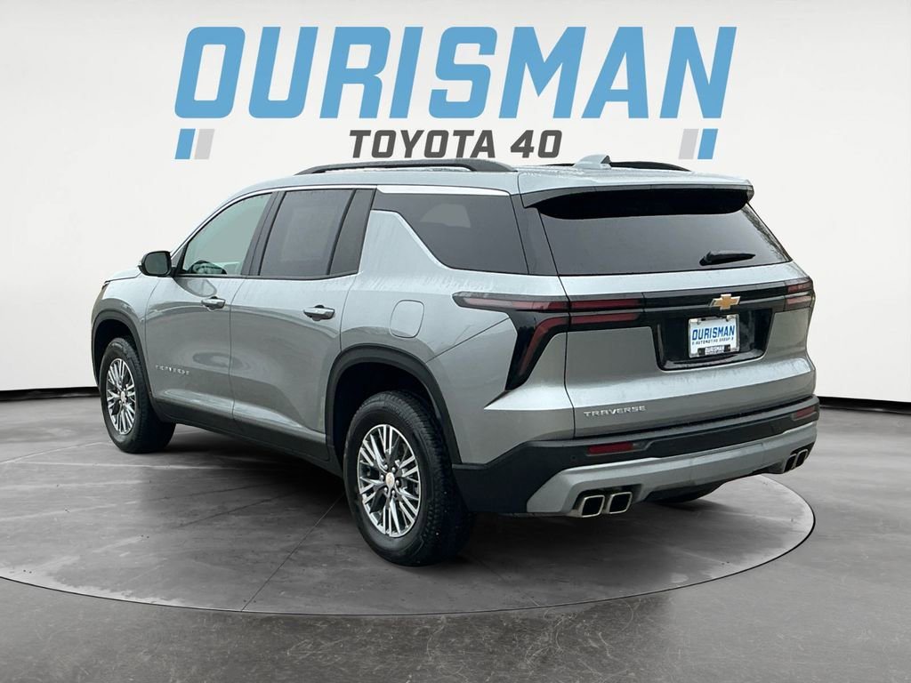 Used 2026 Chevrolet Traverse LT FWD image 5
